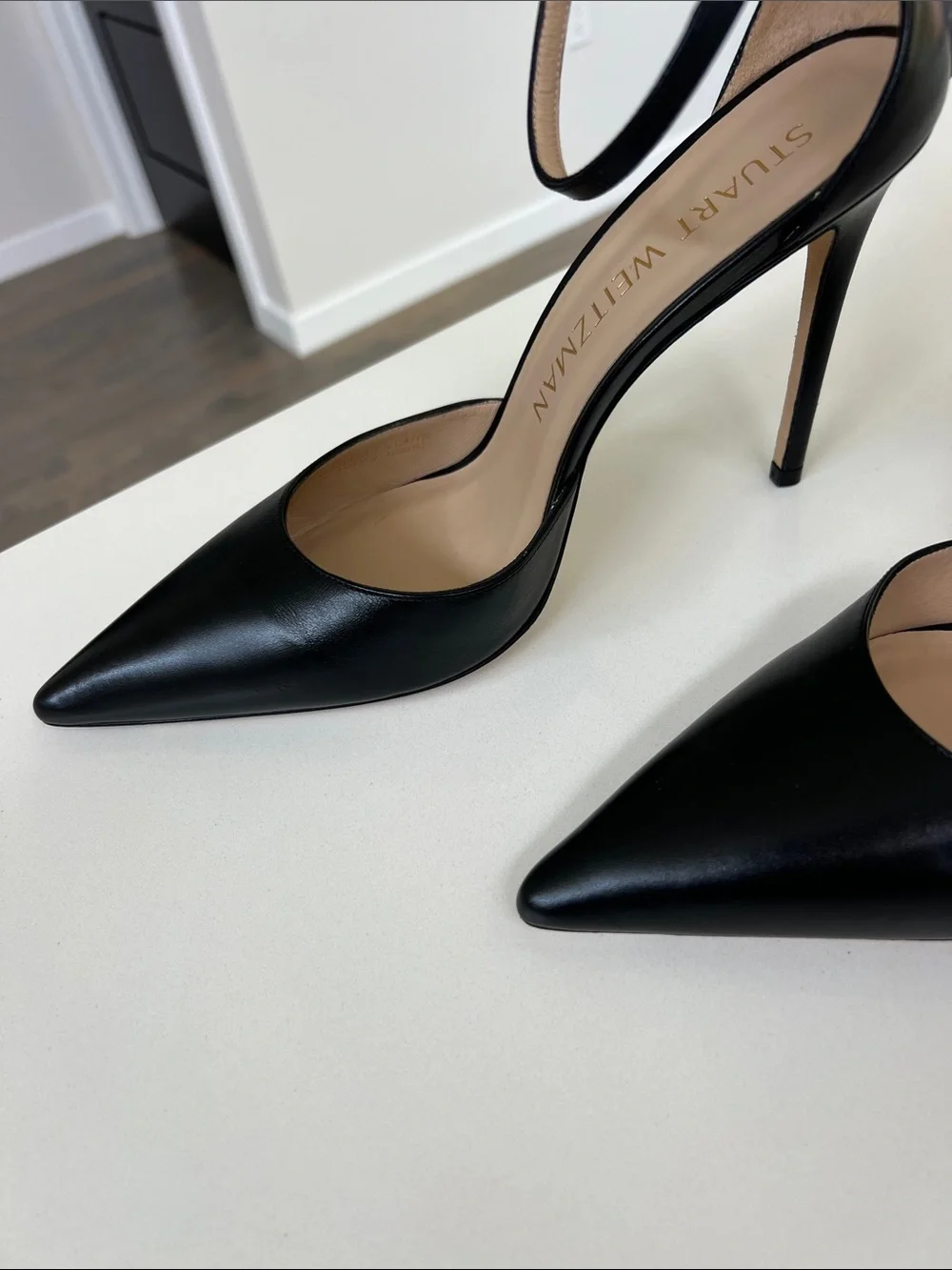 Stuart Weitzman 100 strap black leather pointed toe pumps heels 10